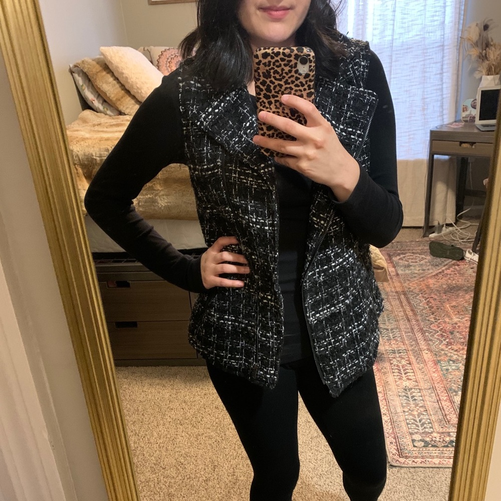 Vest - Picture 2 of 5